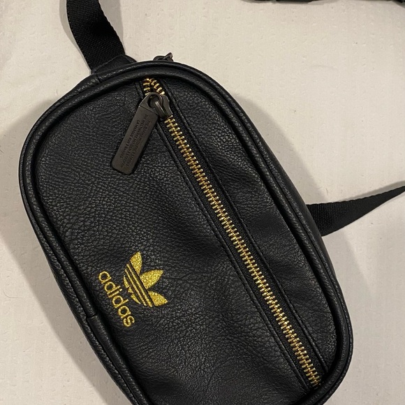 Adidas Fanny pack NEVER used - Picture 1 of 2